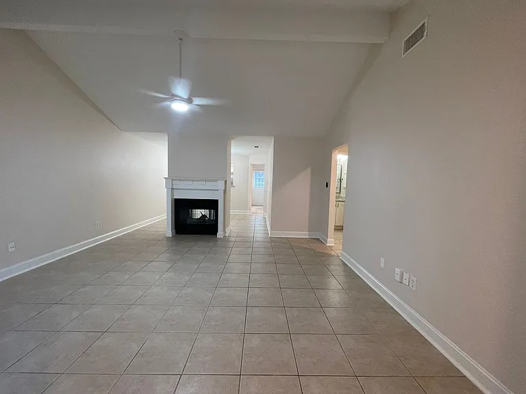 2916 Kathleen Ln — Photo 7