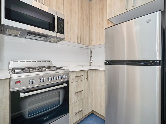 4th image of 57 E 77th St #5
