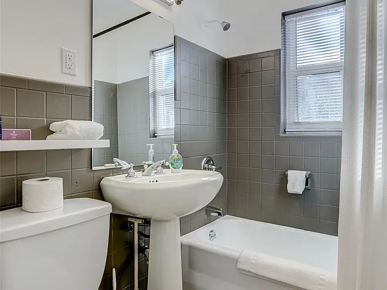 1005 NE 17th Ct — Photo 17