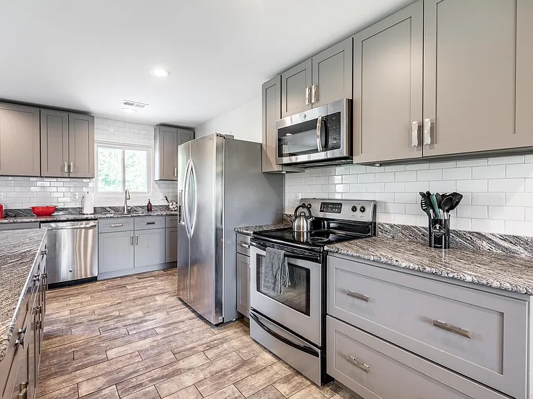 8743 Leslie Dr — Photo 8