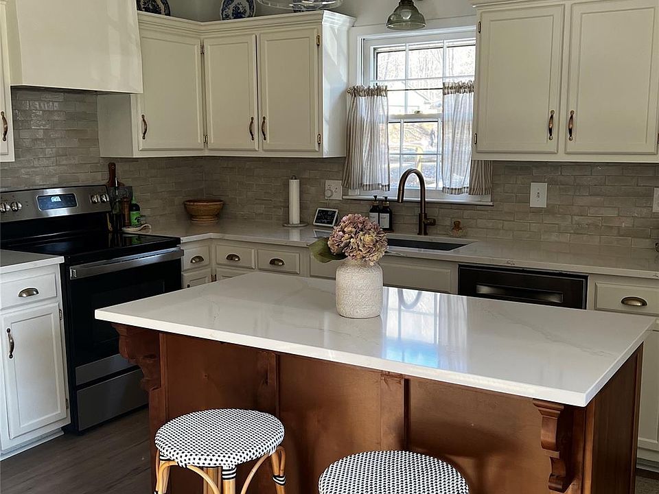 2nd image of 9430 Hinson Dr