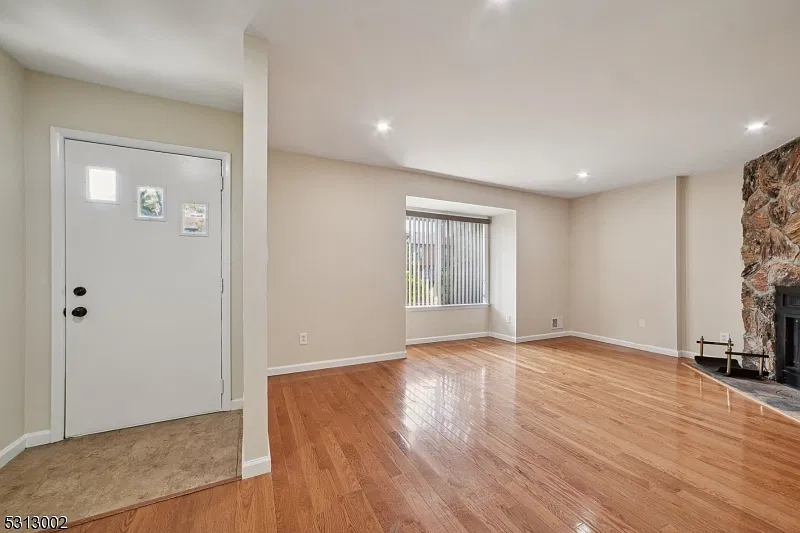 2 bed, 2.5 bath, $3,000 — Photo 3