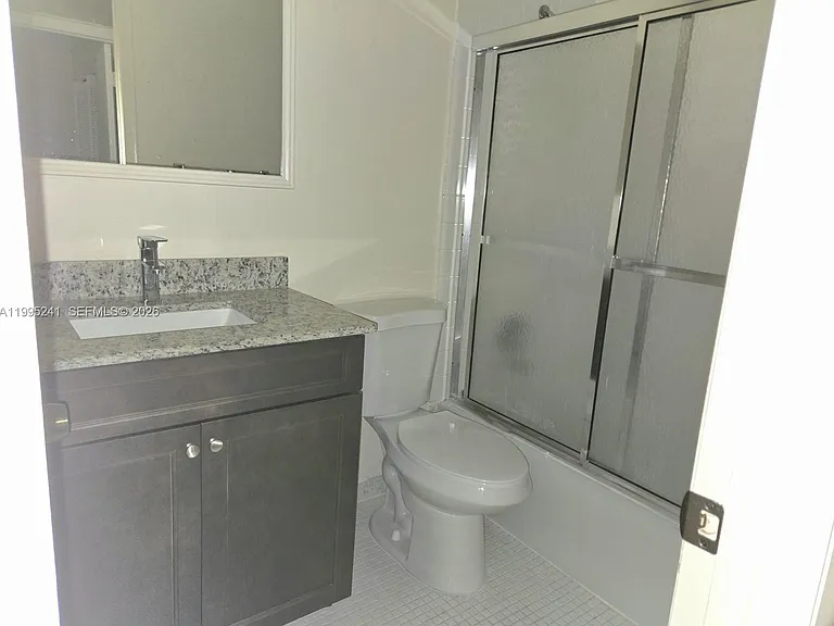 10784 N Kendall Dr #D4 — Photo 11