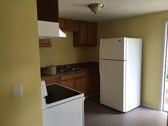 3rd image of 614 W Georgia St