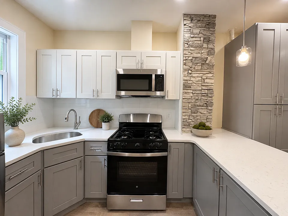 1166 Summit Ave #2R
