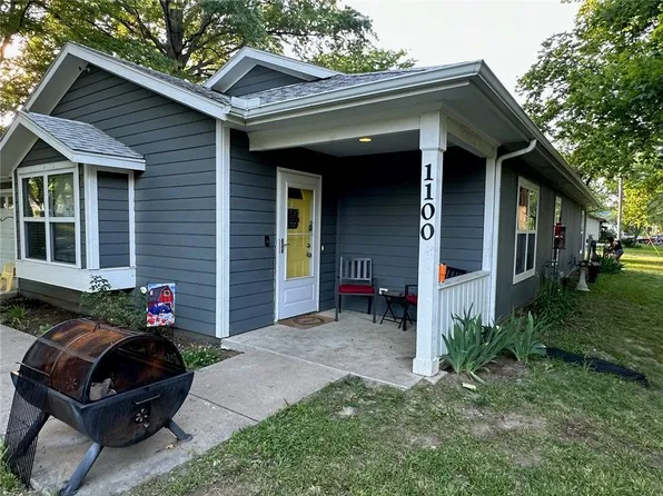 1100 Fremont St, Baldwin City, KS 66006