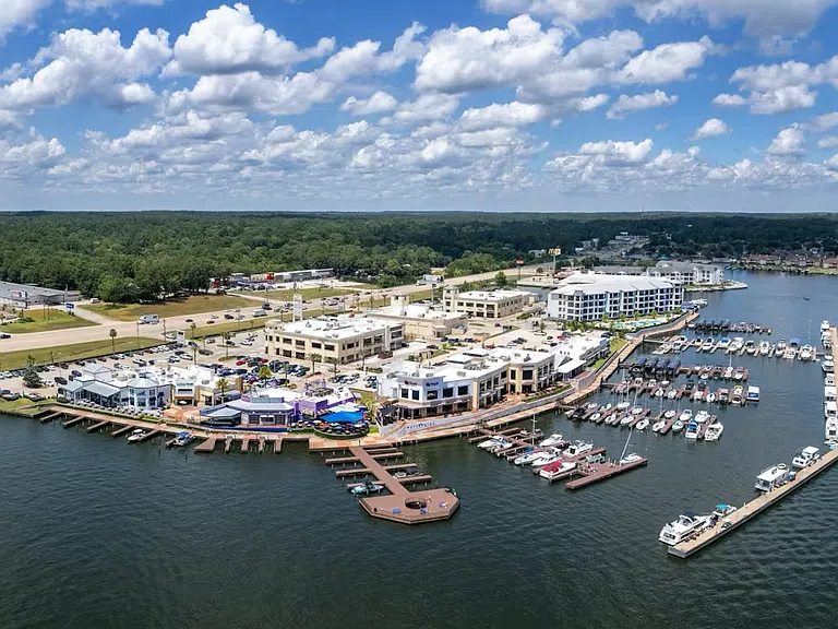611 Sycamore Dr — Photo 35