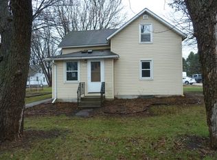 1504 10th St E, Glencoe, MN 55336