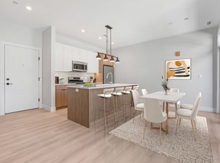 3953 W Dakin St Unit 402, Chicago, IL 60618