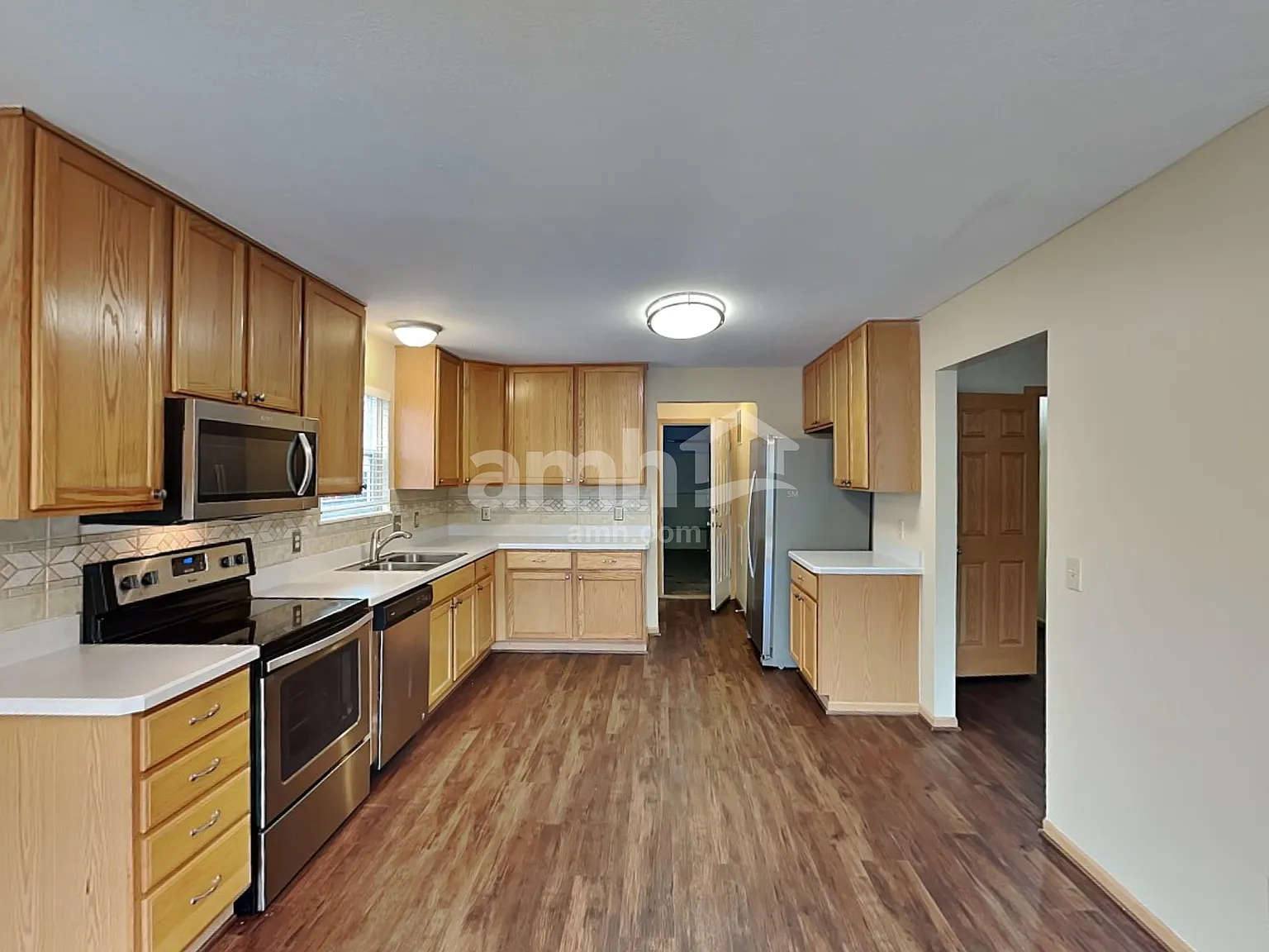 3 bed, 2.5 bath, 2208 sqft, $2,480 — Photo 3