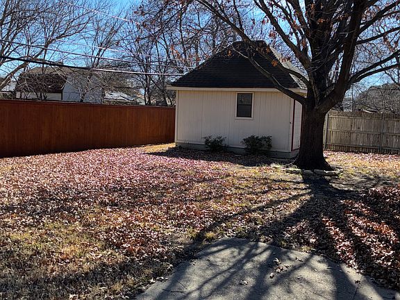 2nd image of 714 N Ector Dr