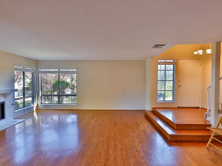 1061 Thistlegate Rd — Photo 6