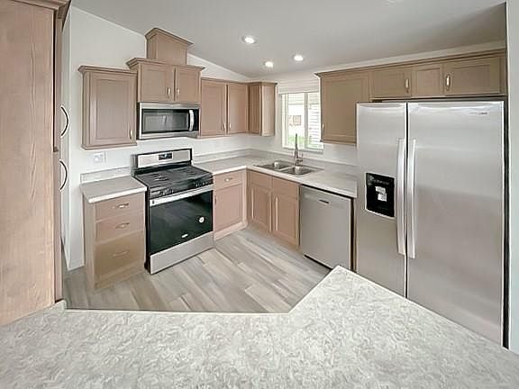 5th image of 990 W Johnston Ave