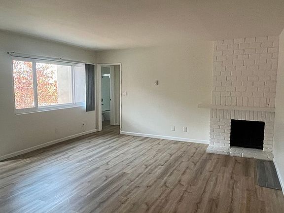3rd image of 33 Driftwood St #18131785