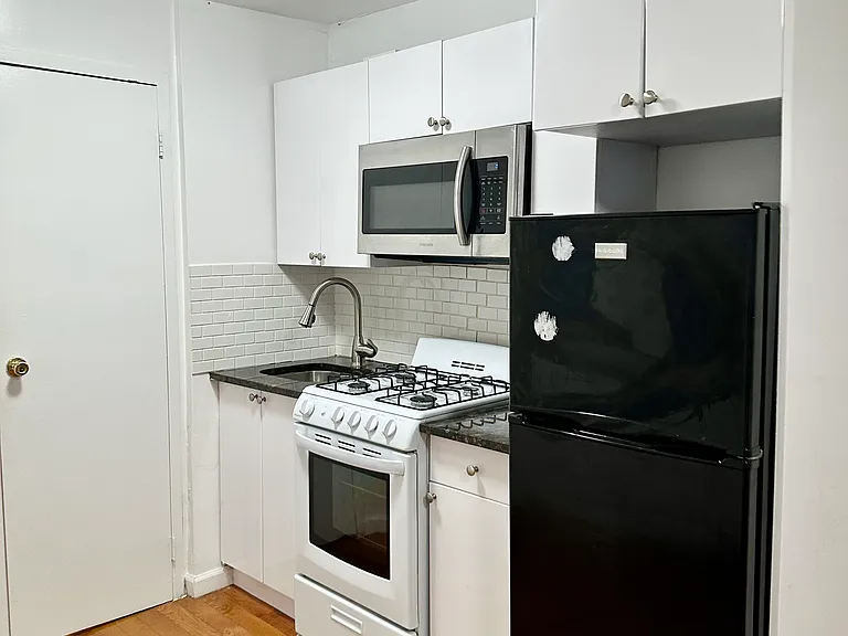 424 E 14th St #3D — Photo 4