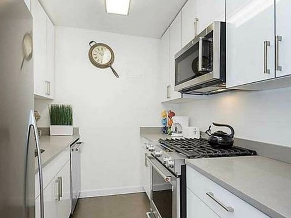 4th image of 279 E 44th St APT 15M