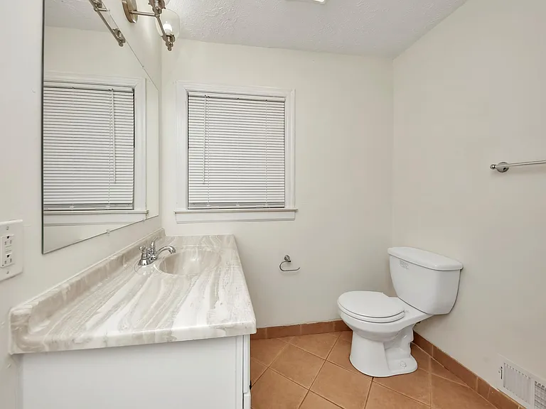 1249 Robert Ln — Photo 19