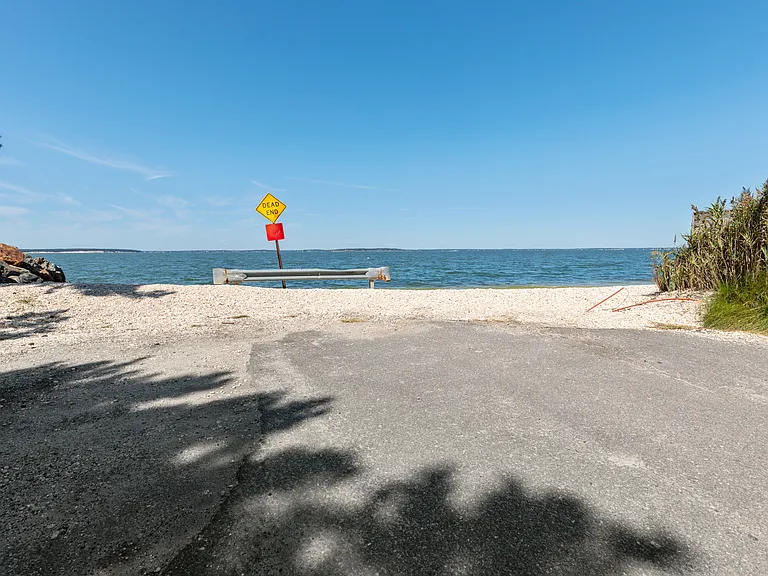 5 Peconic Bay Ave — Photo 23