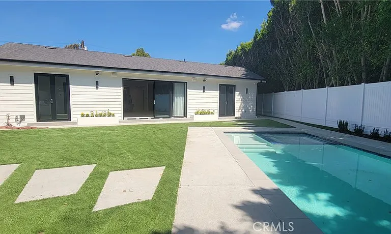 5061 Woodley Ave — Photo 24