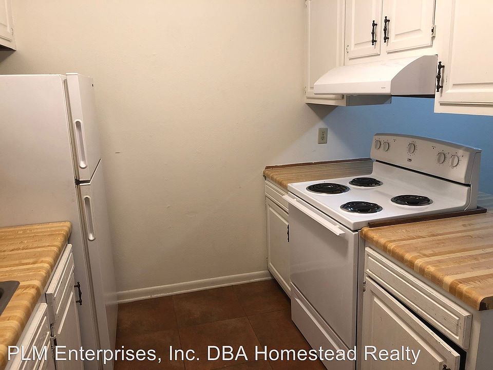 2nd image of 100 Pine Shadows St APT 12