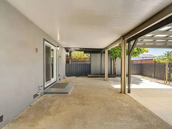301 Baylor Dr — Photo 3