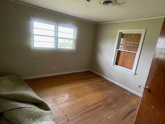 3rd image of 1312 E Audubon Rd