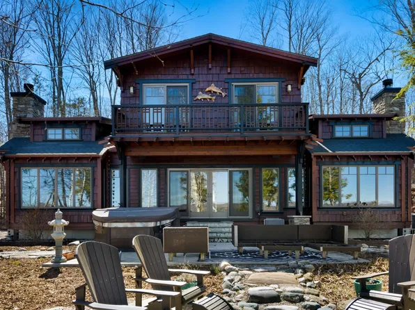 11720 Easy St, Kewadin, MI 49648