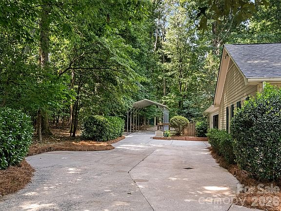 3rd image of 325 Stratfordshire Dr