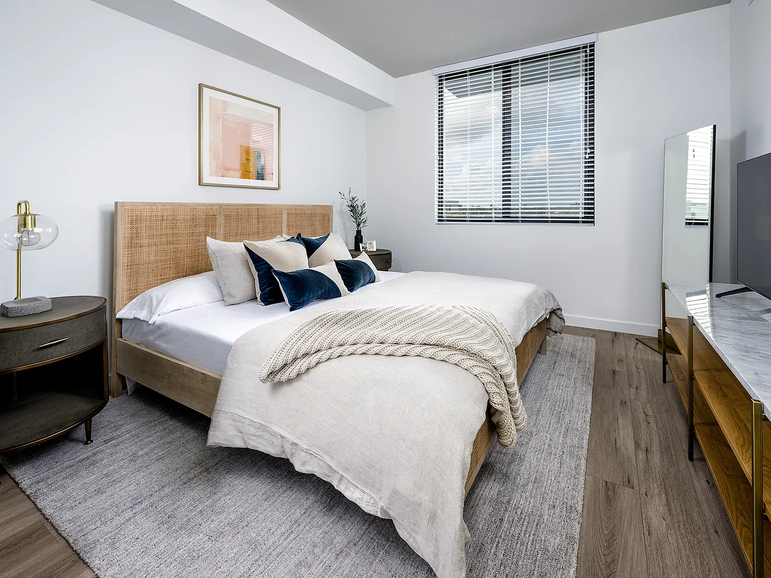 2 bed, 981 sqft, $2,269 — Photo 2