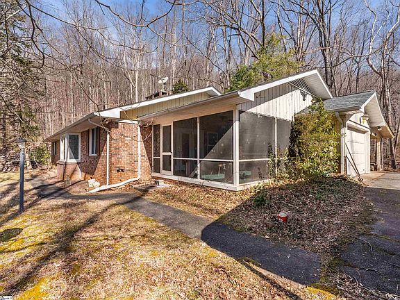 2nd image of 121 Humming Bird Ln