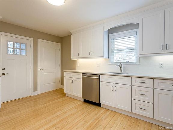 3rd image of 131 North St