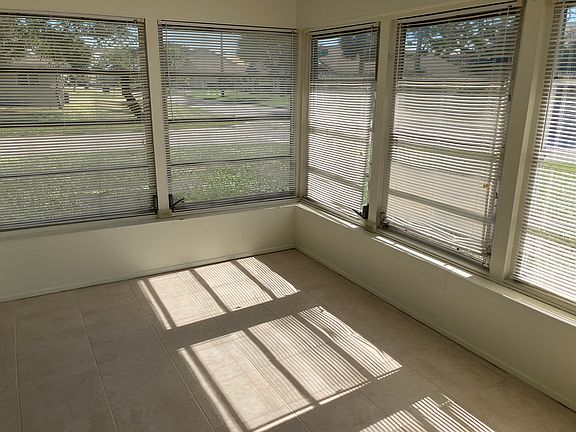 2nd image of 1665 Lakeside Dr