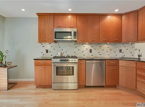 3rd image of 59 Kristin Ln