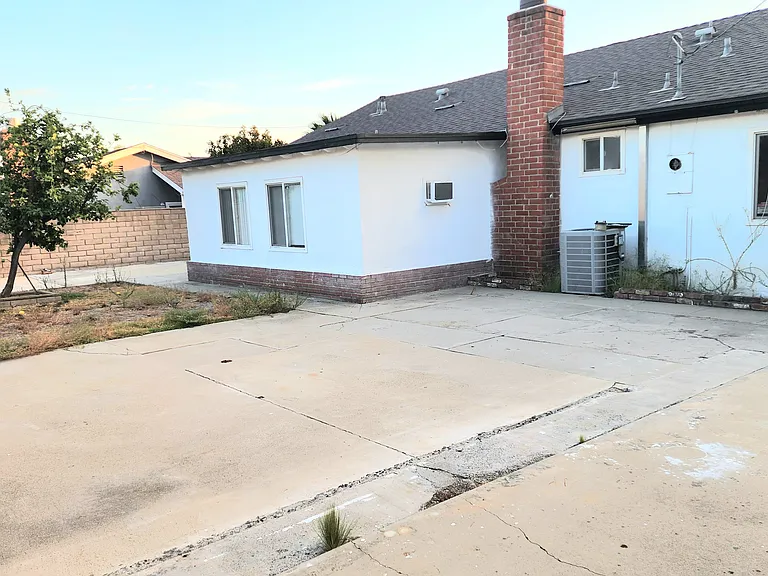 1002 N Merced Ave — Photo 12
