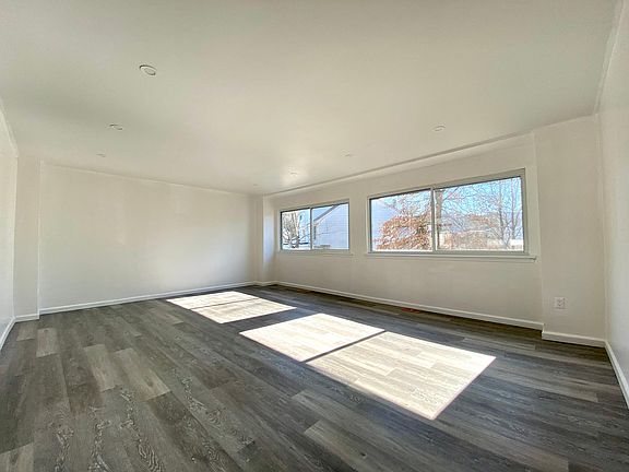 3rd image of 26 Princeton Ln