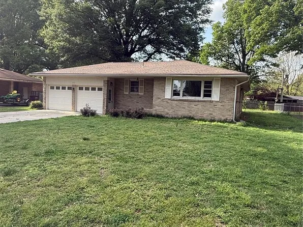 310 Powers Ave, Sikeston, MO 63801