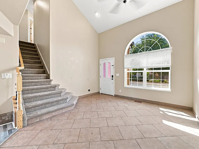 5644 Mountain Garland Dr — Photo 3