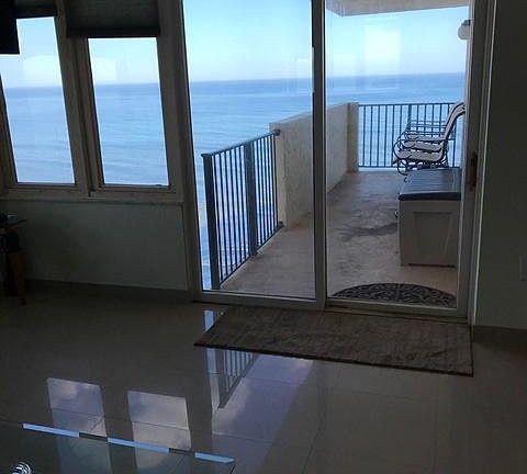 Direct Oceanfront Living Room View