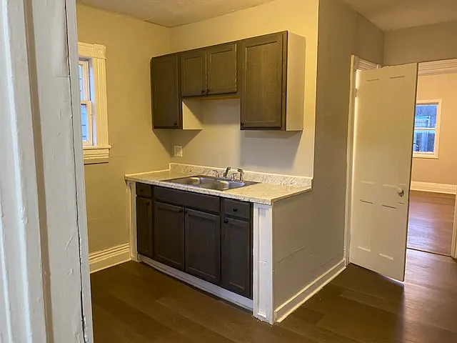2 bed, $1,100 — Photo 3