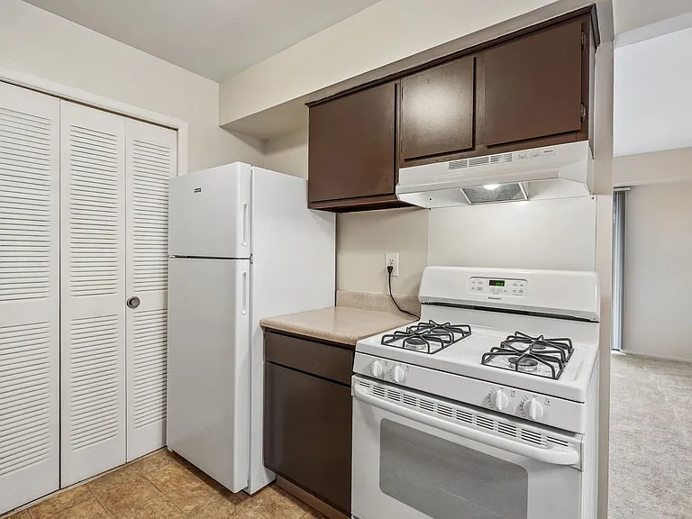 Pointe West Apartments — Photo 50