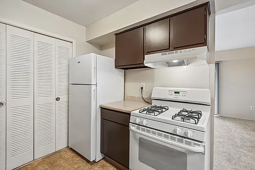 Pointe West Apartments Photo 1