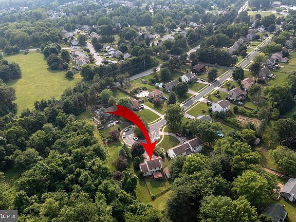 4th image of 1328 Westminster Dr