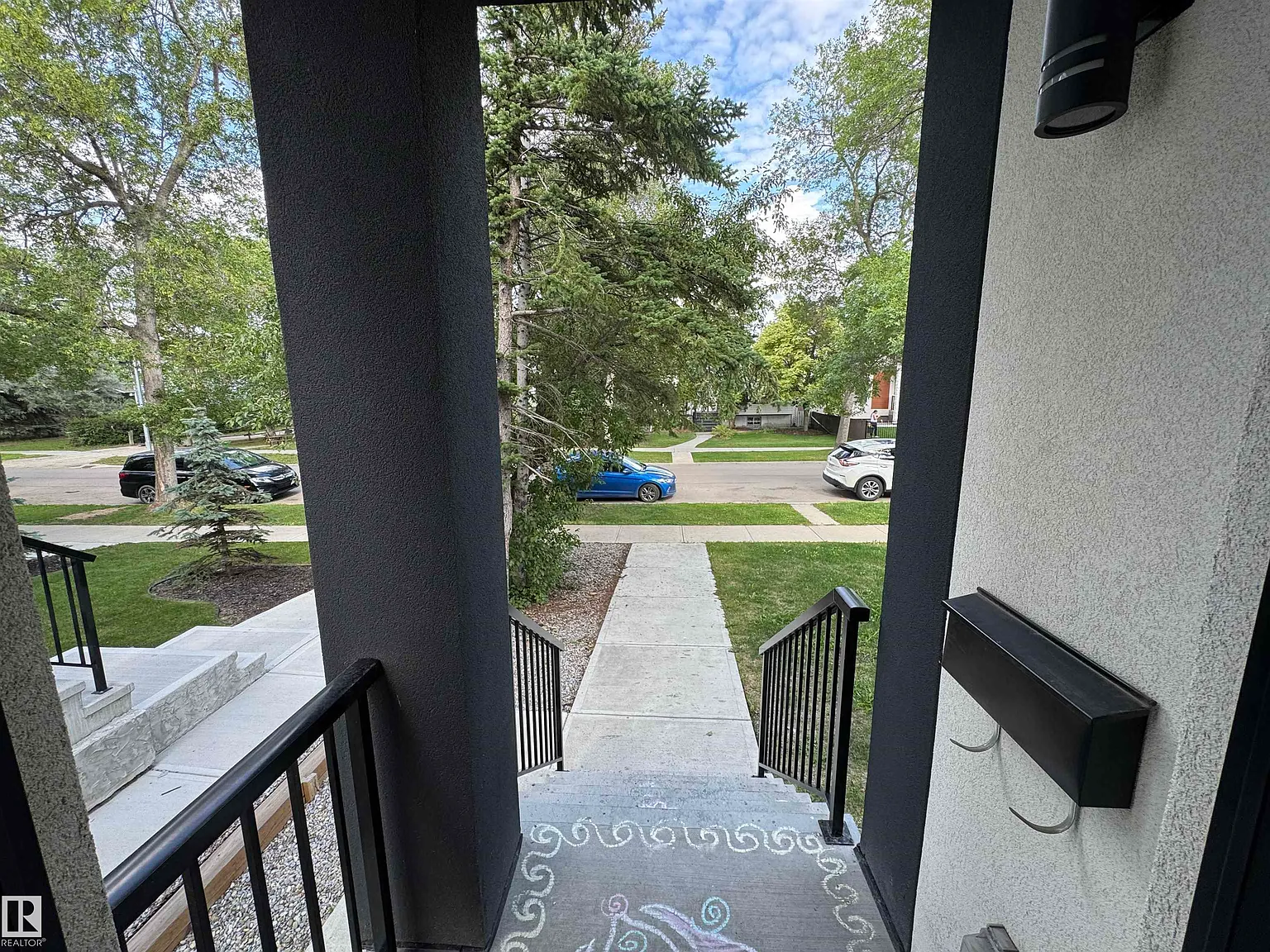 3 bed, 2.5 bath, 1408 sqft, $2,299 — Photo 3