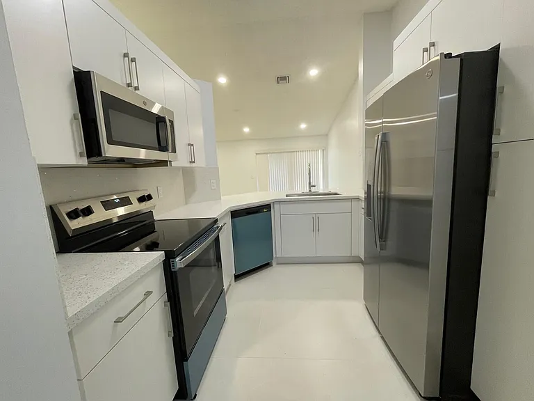 1630 Zenith Way #1630 — Photo 11