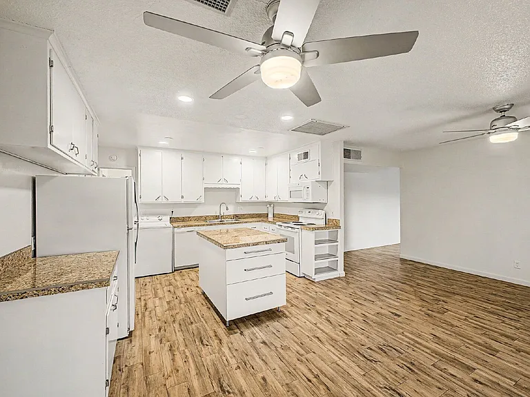 8436 E Cambridge Ave — Photo 15