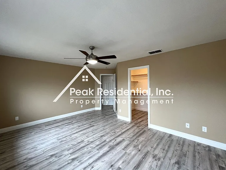1933 Tyndrum Ln — Photo 32