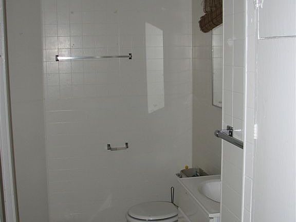 4th image of 615 N Steele St