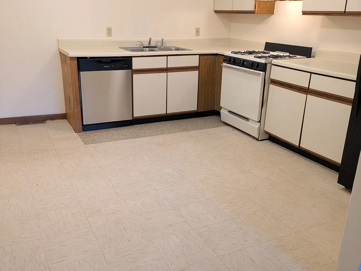 3 bed, $1,690 — Photo 3