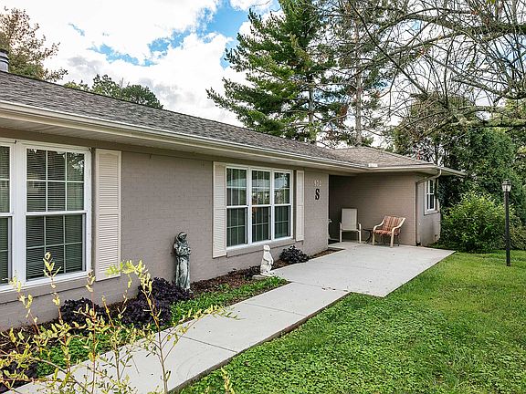 2nd image of 572 Ravenwood Dr