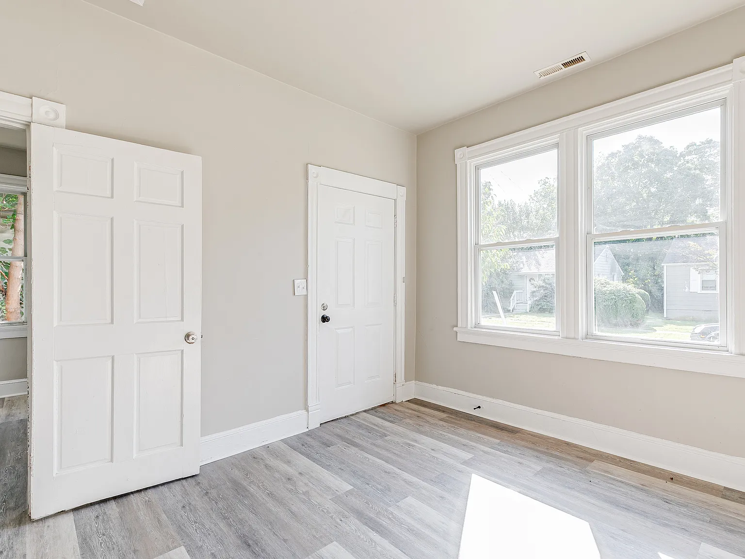 2 bed, 858 sqft, $1,514 — Photo 2